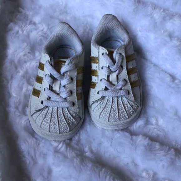 Super Star ⭐️ toddler Adidas - Picture 2 of 5